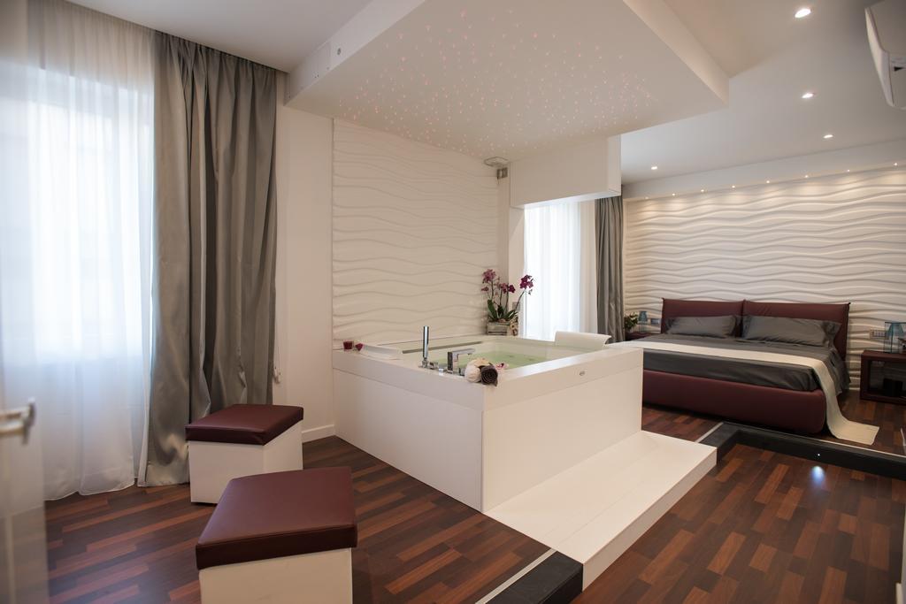 Deluxe Suite Spa Bath