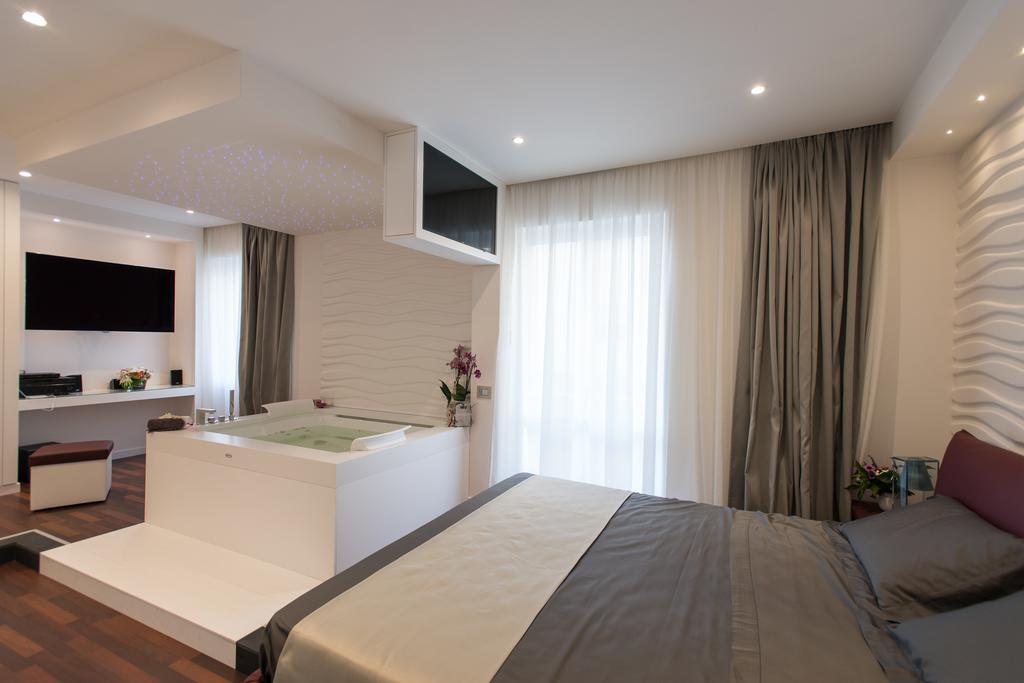 Deluxe Suite Spa Bath