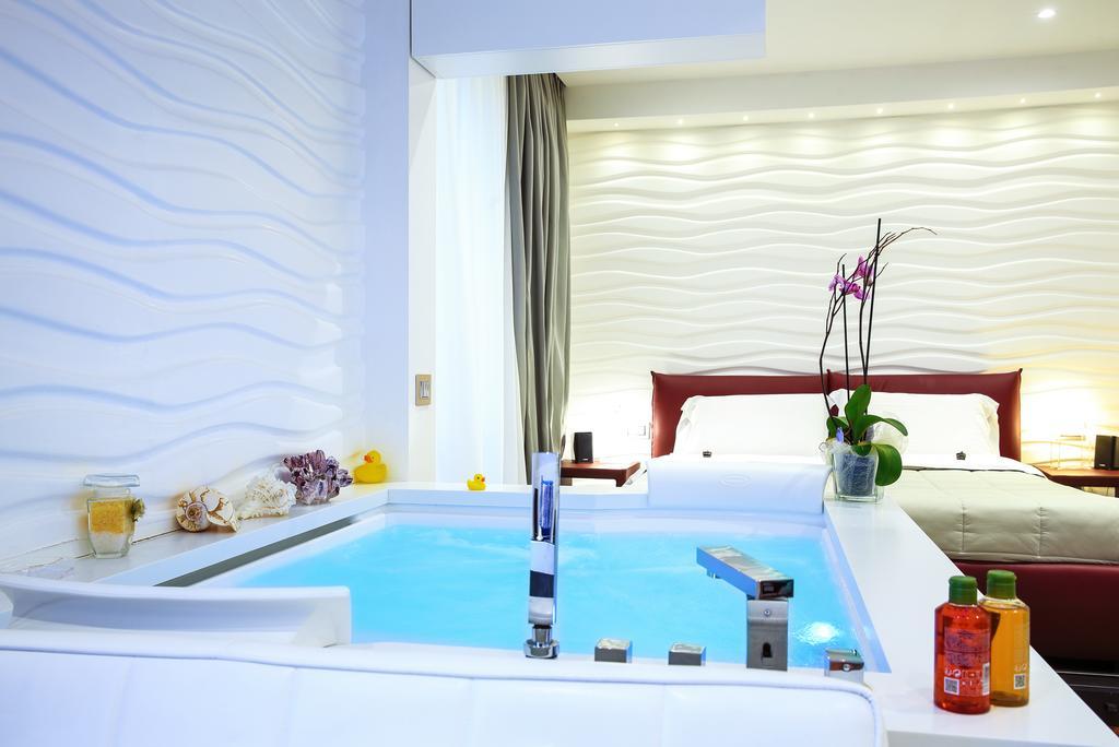 Deluxe Suite Spa Bath