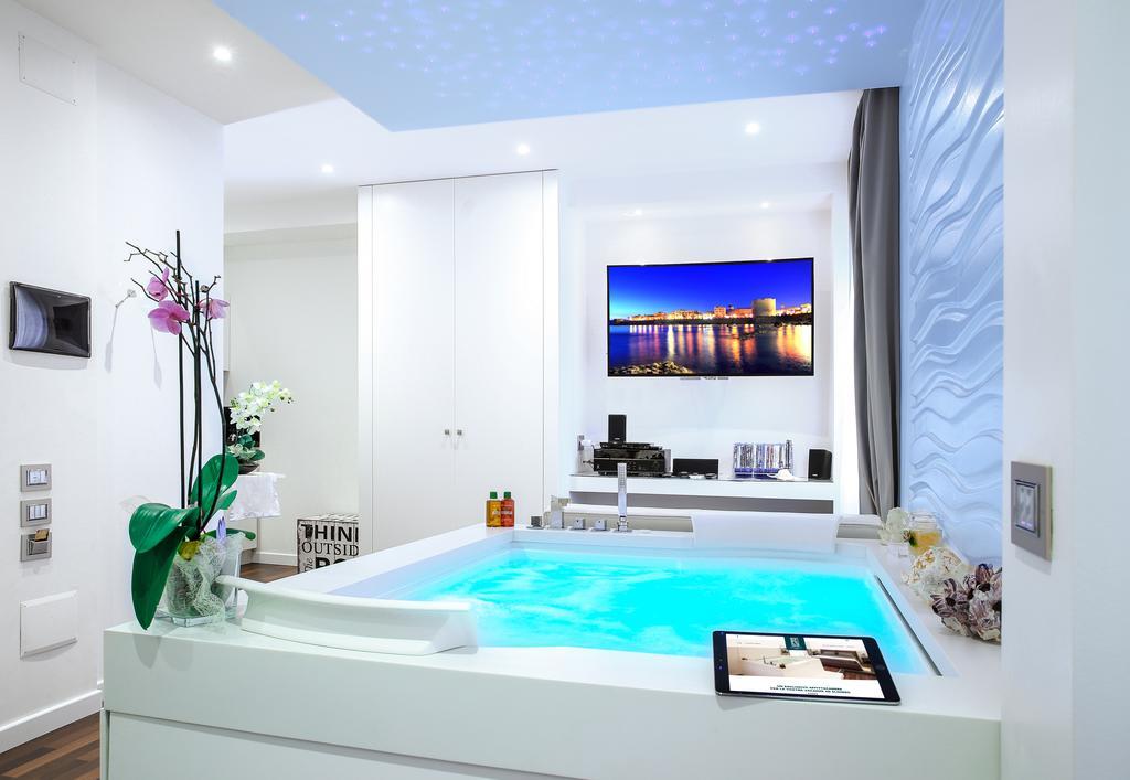 Deluxe Suite Spa Bath